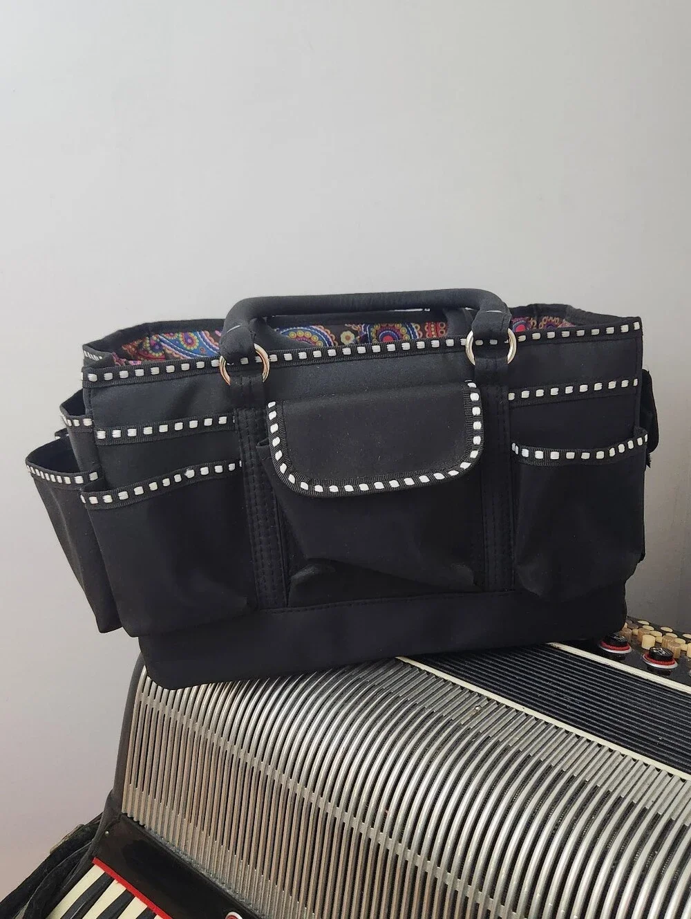 LIKE NEW BLACK NYLON ORGANIZER BAG W/PAISLEY PRINT INTERIOR